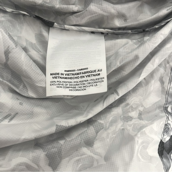 Nike Women’s Oversized Medium Floral Black and White Windbreaker Running Jacket - Picture 8 of 13